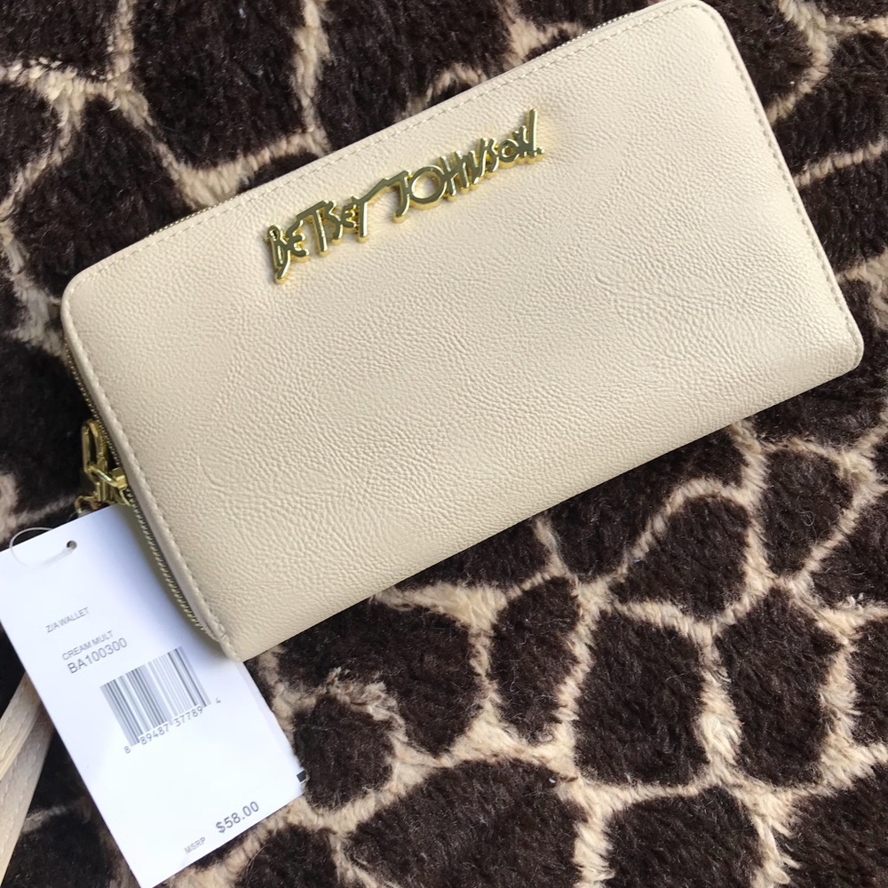 NWT Betsey Johnson wristlet wallet